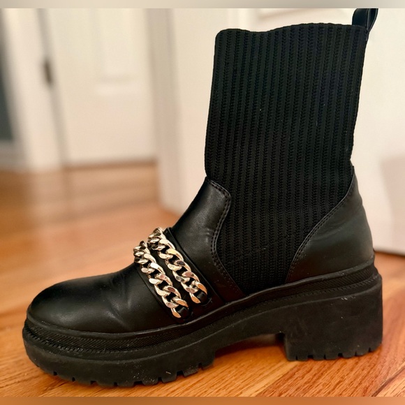 Steve Madden black chunky sock boots with gold chain - Picture 3 of 3